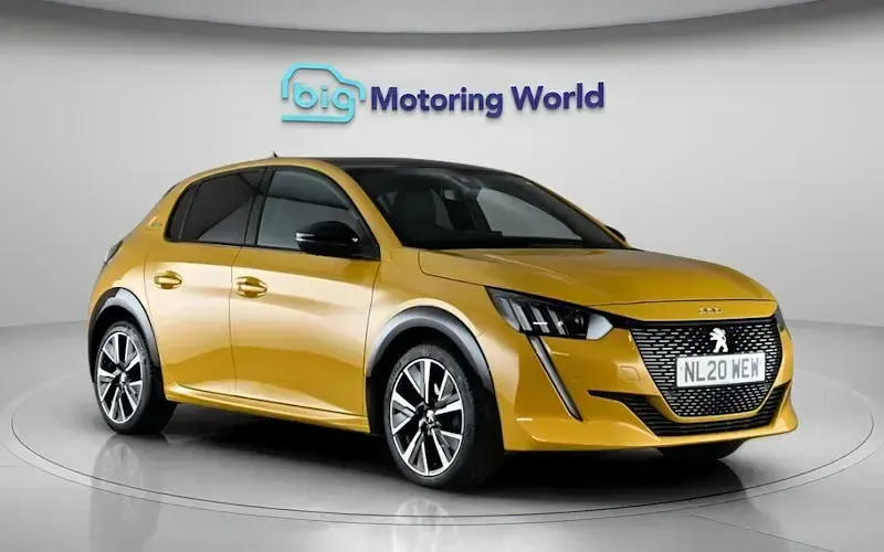 Used Peugeot 208 GT-line 102 HP (75 kW) 2020 Yellow Hatchback