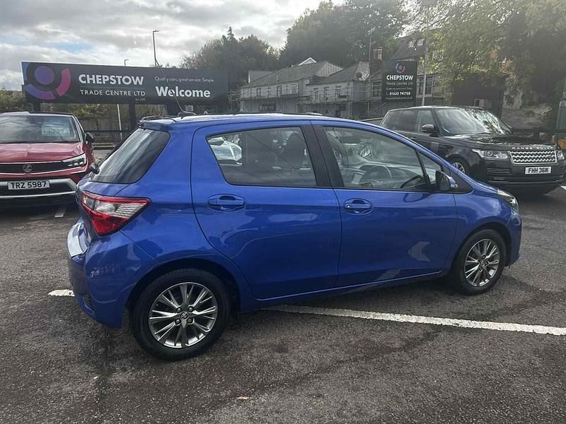 Używany Toyota Yaris 69 KM (50 kW) 2018 Niebieski Hatchback