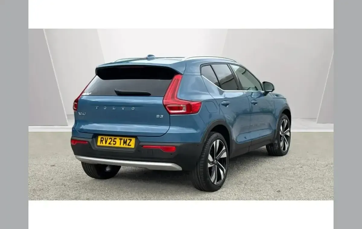 Usado Volvo XC40 Ultra 163 HP (119 kW) 2025 Azul SUV