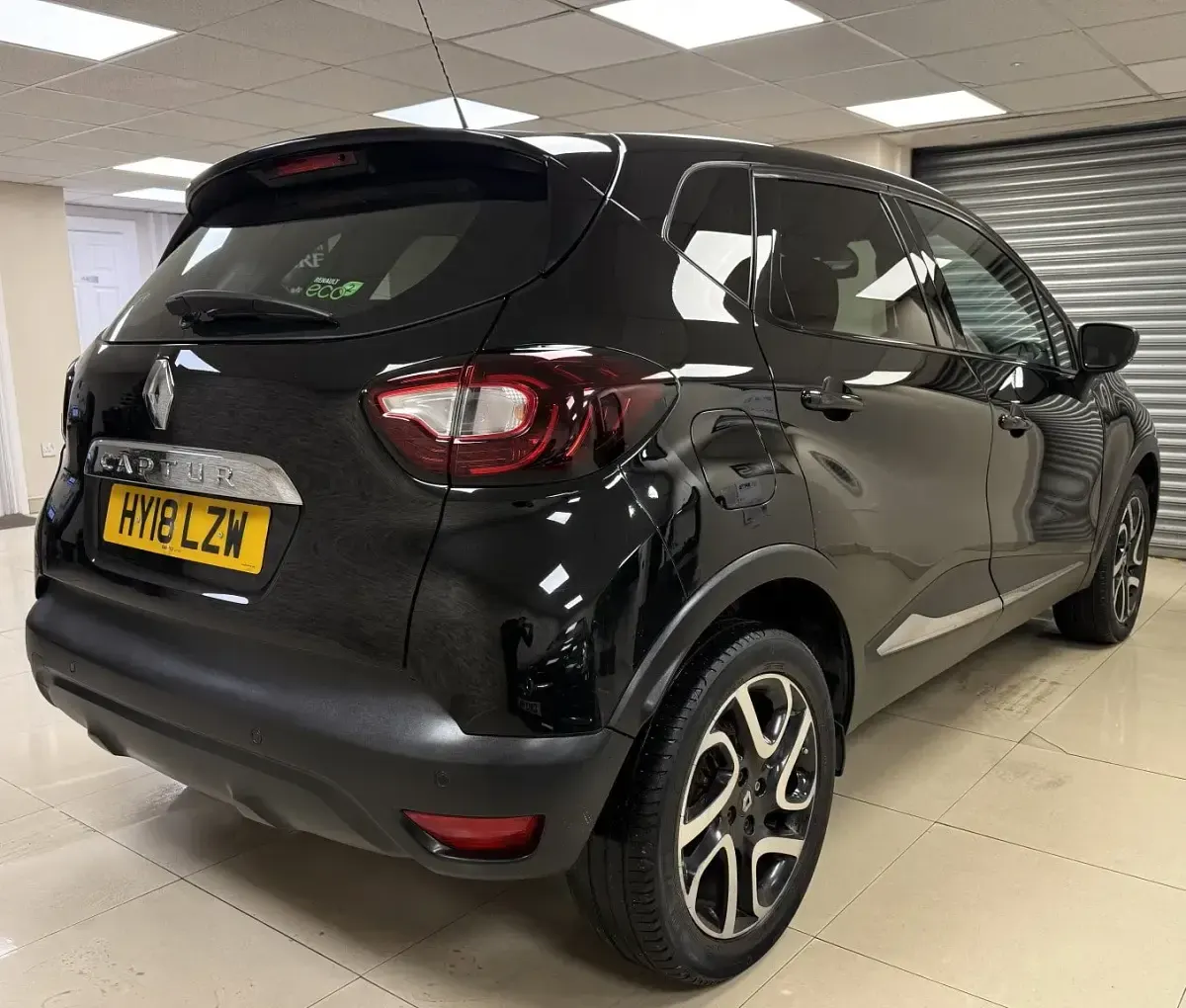 Used Renault Captur Dynamique 90 HP (66 kW) 2018 Black SUV