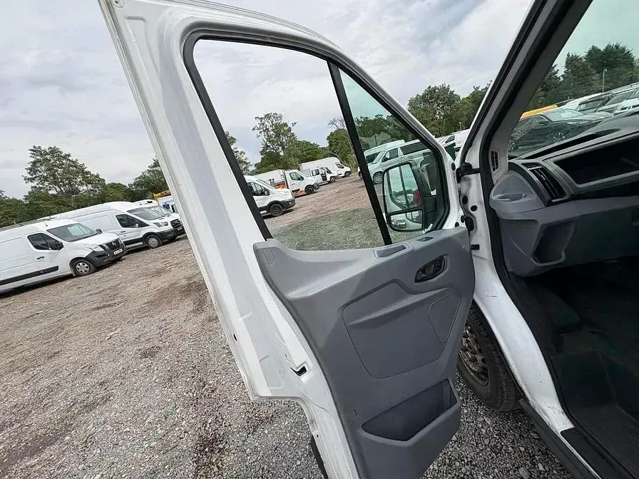 Used Ford Transit 125 HP (91 kW) 2016 White Van