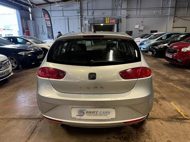 Used Seat Leon Ecomotive 104 HP (76 kW) 2009 Grey Hatchback