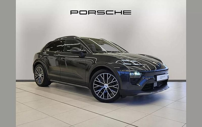 Grey Used 2024 Porsche Macan SUV | £69,990 (Fair price) - Image 1/4