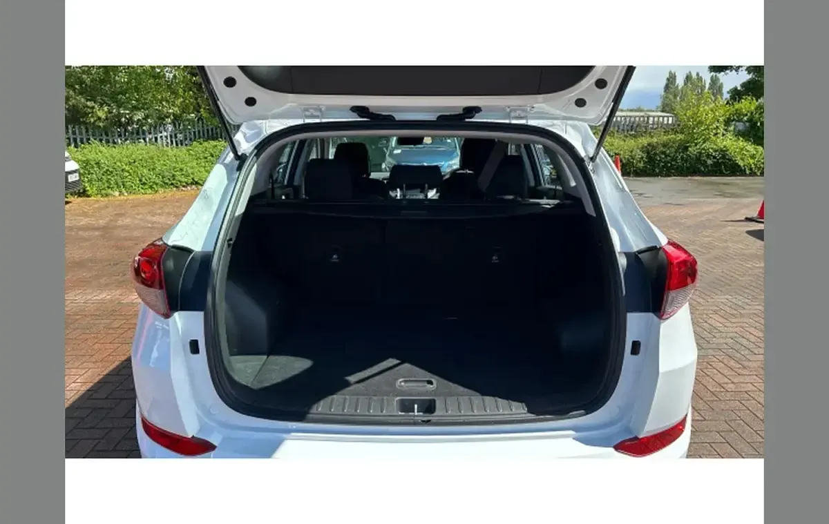 Used Hyundai Tucson SE 177 HP (130 kW) 2018 White SUV