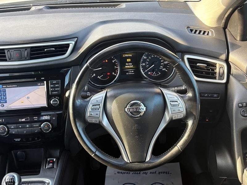 Used Nissan Qashqai N-Connecta 2016 Pure white SUV