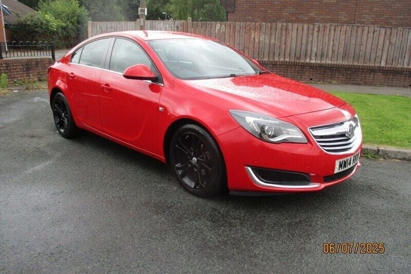 Red Used 2014 Vauxhall Insignia Design Edition Hatchback | £3,695 (Good price) - Image 1/1