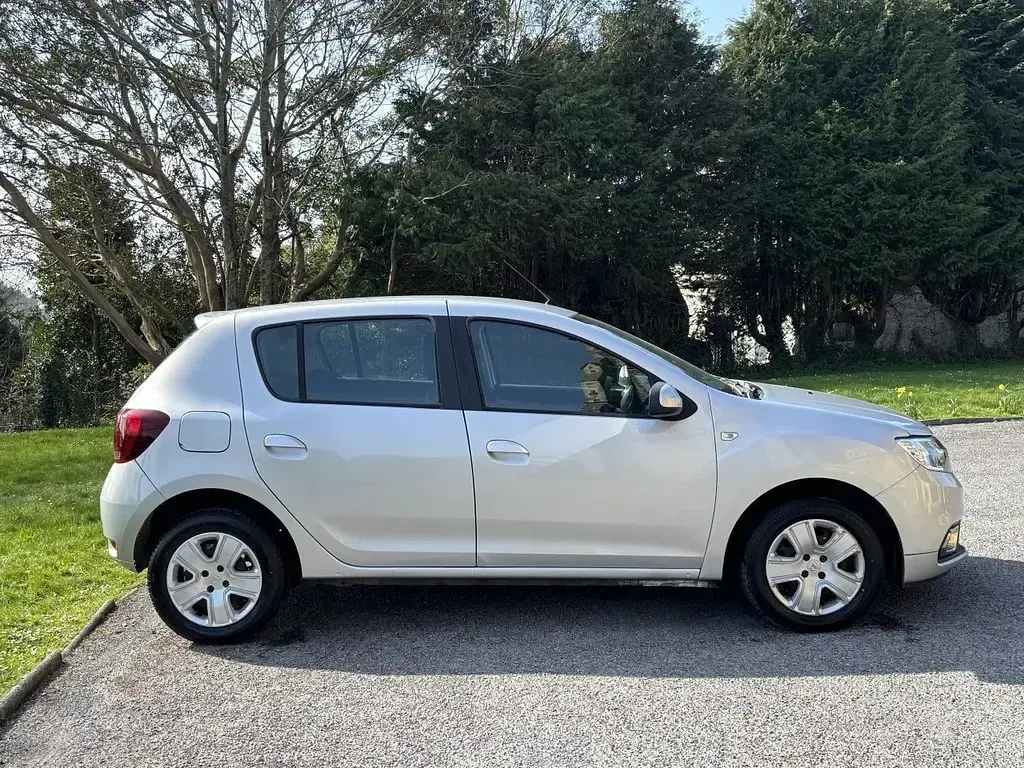 Used Dacia Sandero Lauréate 90 HP (66 kW) 2017 Silver Hatchback