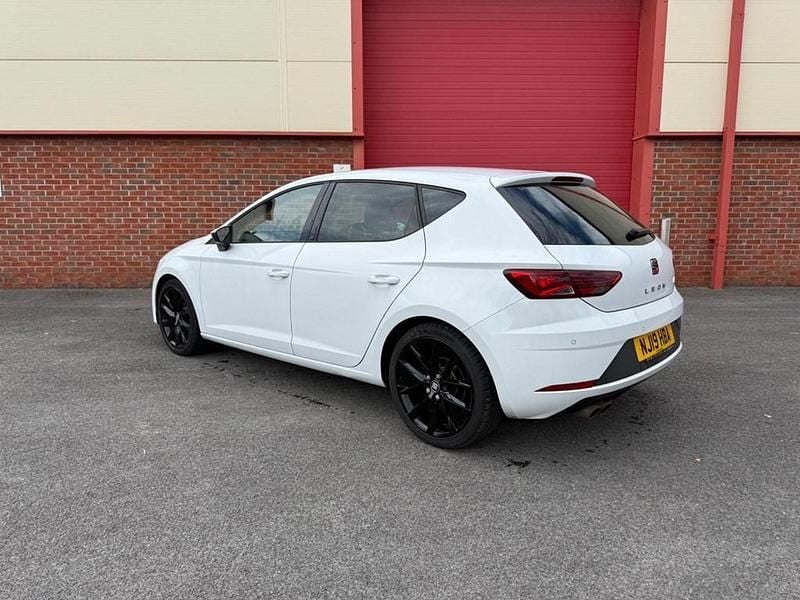 Used Seat Leon FR Sport 190 HP (139 kW) 2019 White Hatchback
