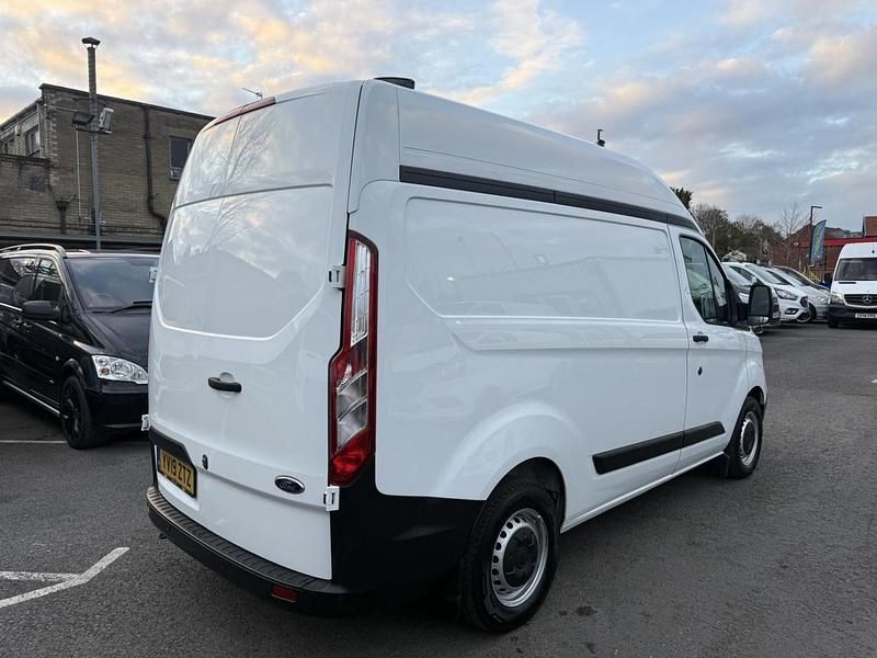 Used Ford Transit Custom 105 HP (77 kW) 2019 White Van