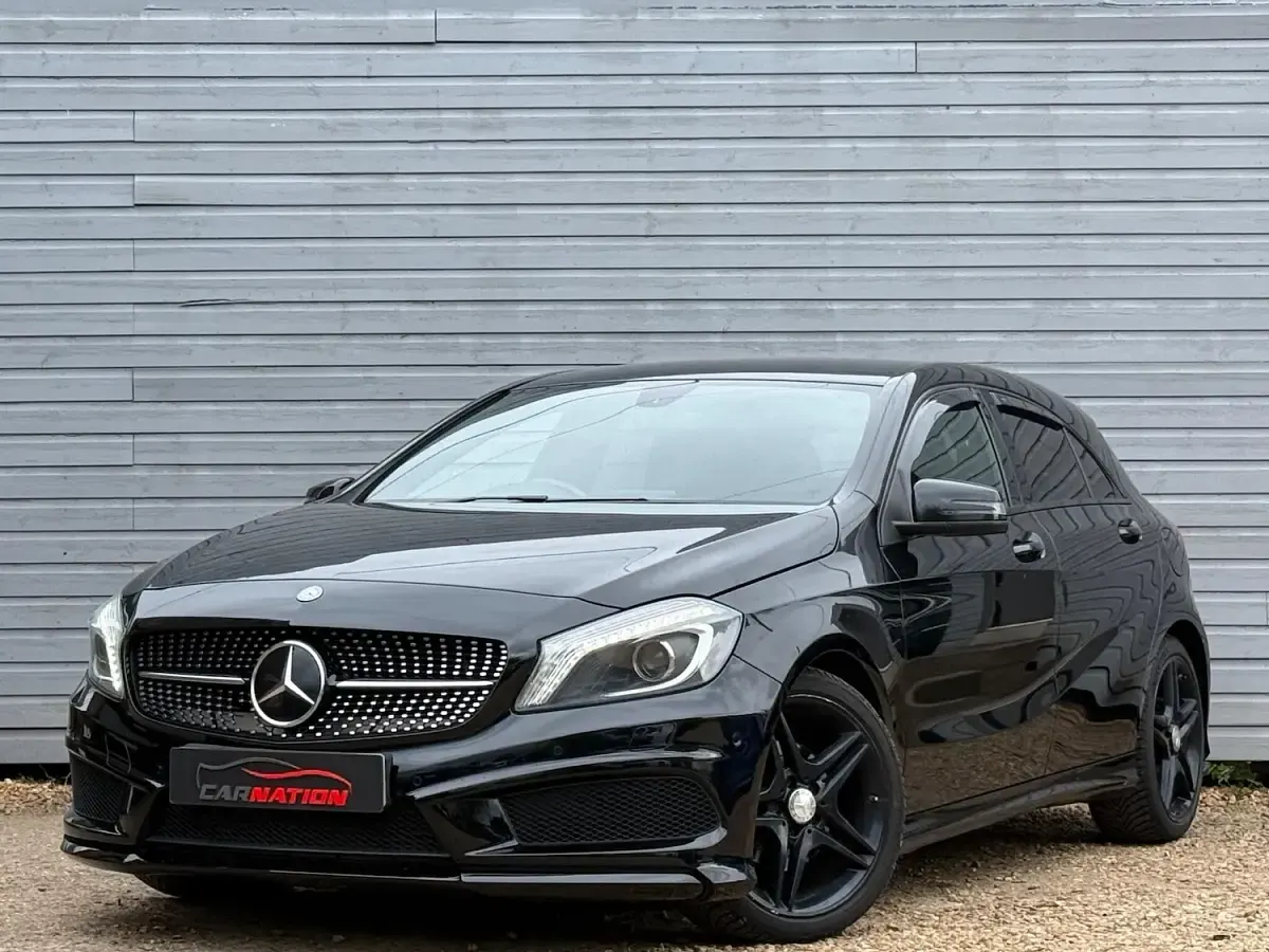 Käytetty Mercedes A200 AMG 2015 Musta Viistoperä