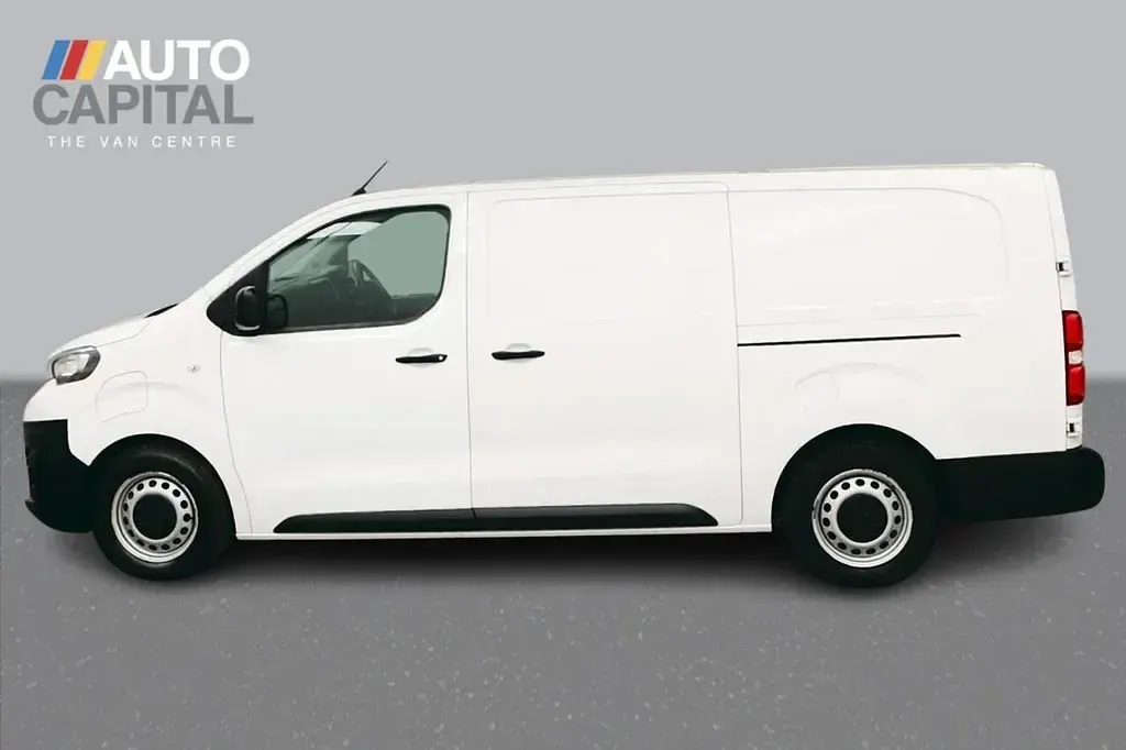 Used Peugeot e-Expert 100 kW (136 HP) 2021 White Van
