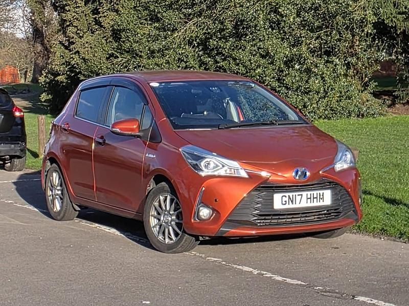 Second-hand Toyota Yaris Hybrid 2026 Portocaliu Hatchback