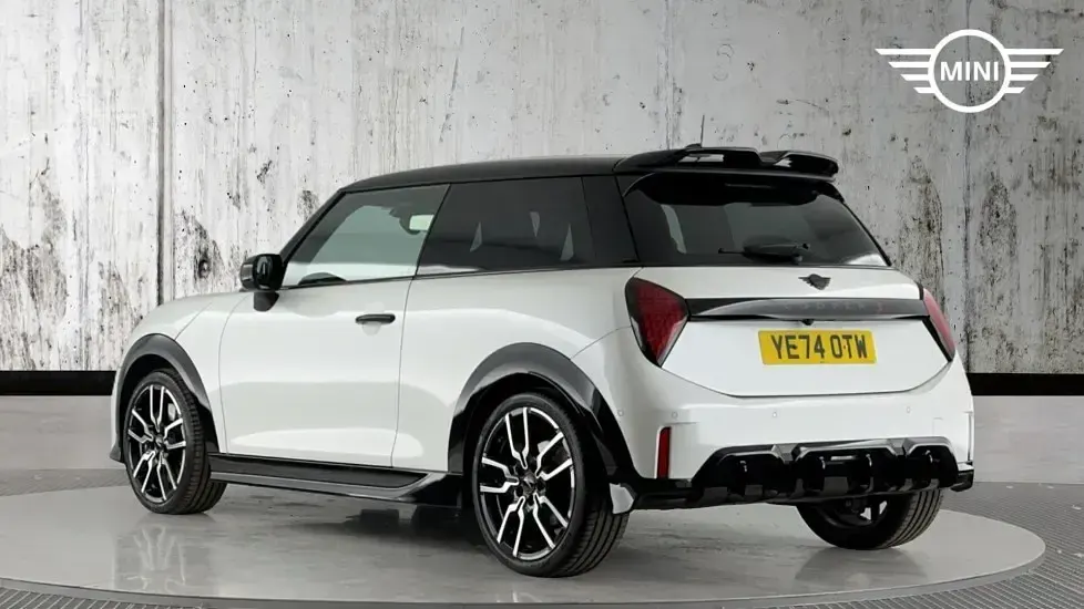 Used Mini Cooper S Hatch 201 HP (147 kW) 2024 White Hatchback