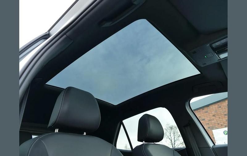 Used VW ID.3 Pro Performance 150 kW (204 HP) 2023 White Hatchback