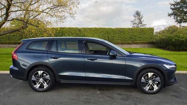 Begagnad Volvo V60 CC 197 HK (144 kW) 2021 Blå Kombi