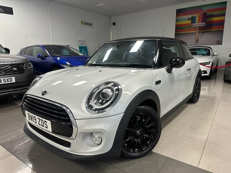 Silver Used 2019 Mini Cooper Classic Hatchback | £10,495 (Fair price) - Image 1/4