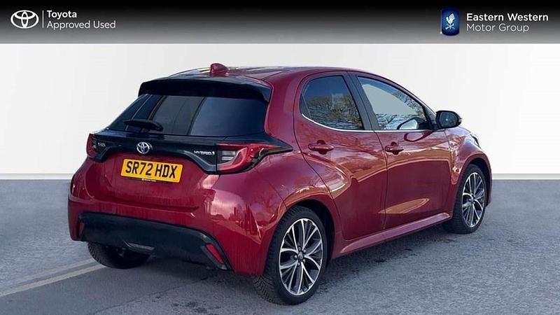 Used Toyota Yaris Hybrid 113 HP (83 kW) 2022 Red Hatchback