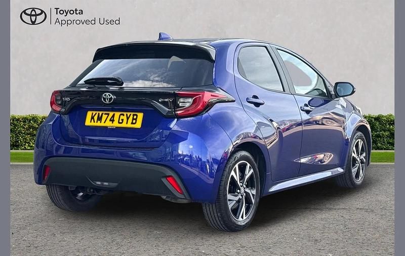 Used Toyota Yaris Hybrid Design 113 HP (83 kW) 2024 Blue Hatchback