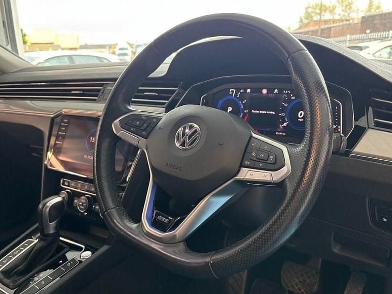 Used VW Passat Advance 218 HP (160 kW) 2019 White Estate