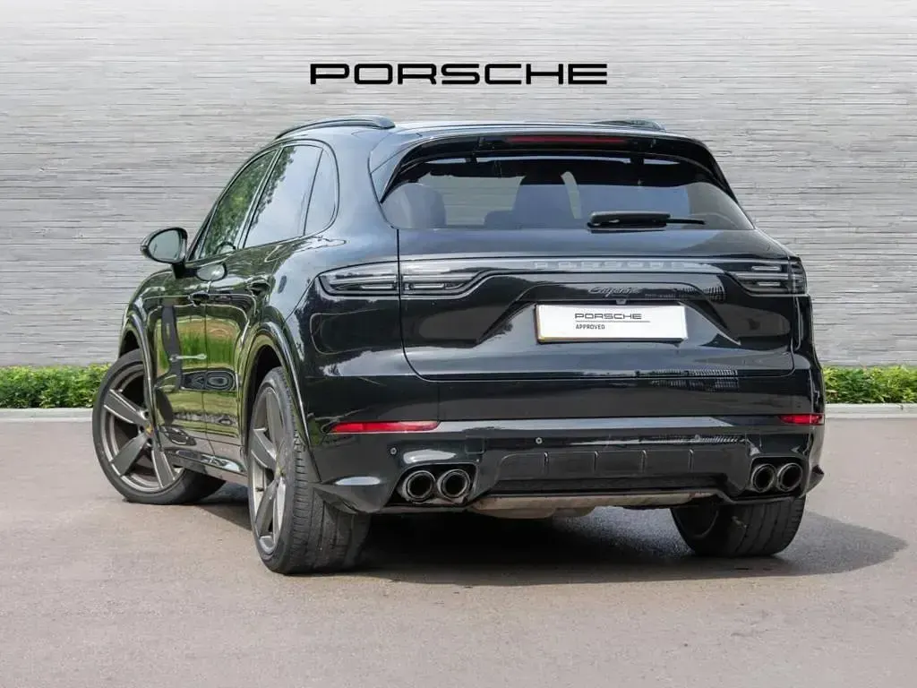 Used Porsche Cayenne Platinum Edition 334 HP (245 kW) 2023 Black SUV
