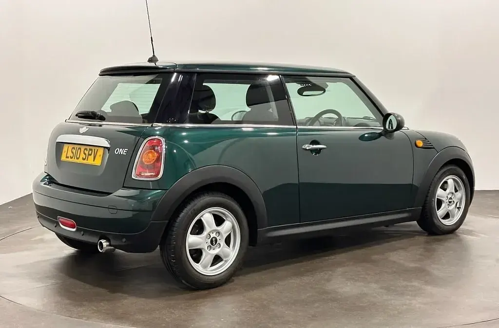 Usata Mini ONE Hatch 98 CV (72 kW) 2010 Verde Utilitaria