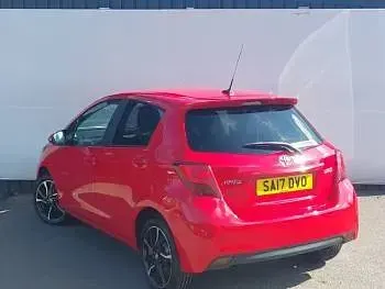 Used Toyota Yaris Design 99 HP (72 kW) 2017 Red Hatchback