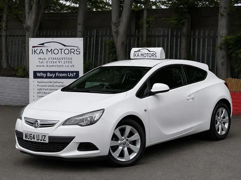 Used Vauxhall Astra GTC Sport 165 HP (121 kW) 2014 White Hatchback