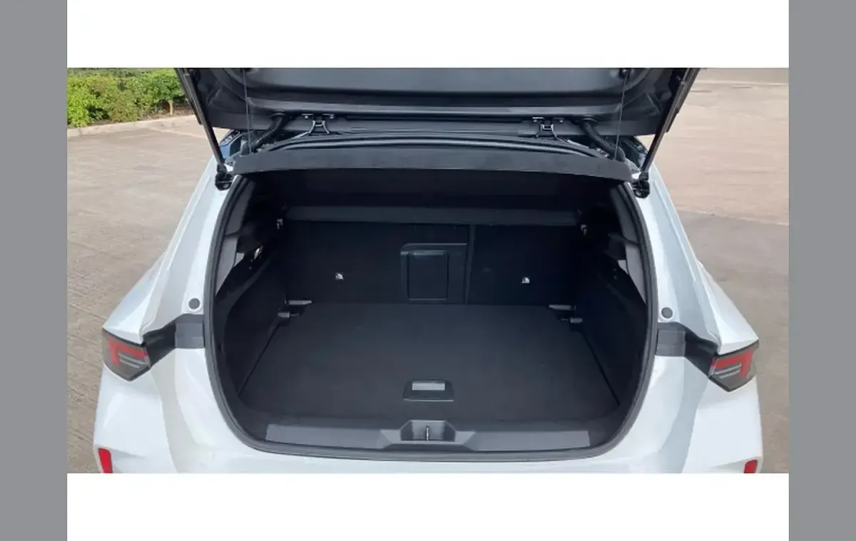 Used Vauxhall Astra 128 HP (94 kW) 2023 White Hatchback