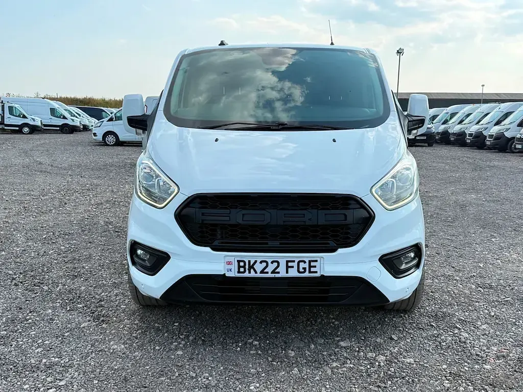 Used Ford Transit Custom Limited 130 HP (95 kW) 2022 White Van