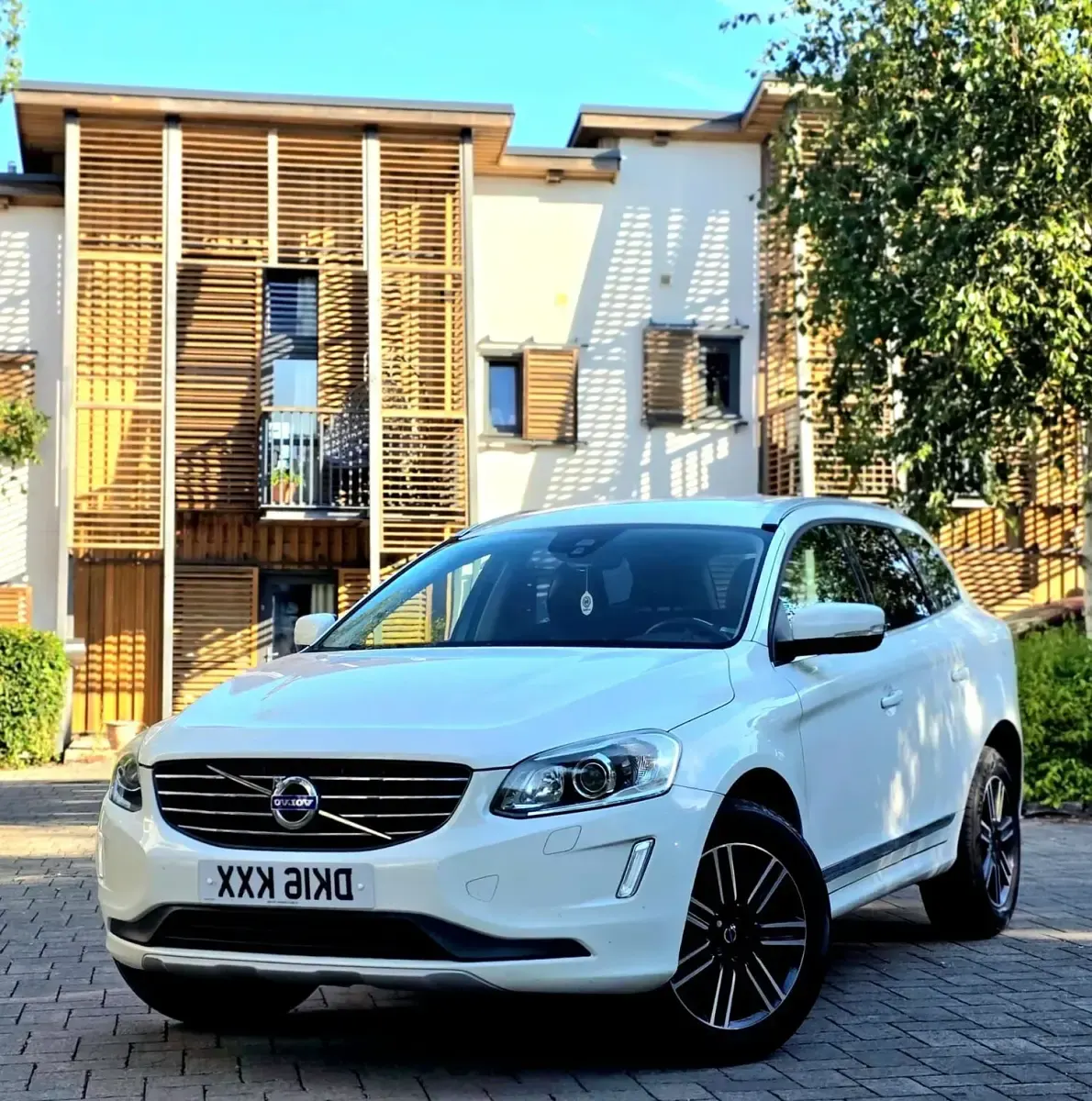 Used Volvo XC60 SE Lux 2016 White SUV