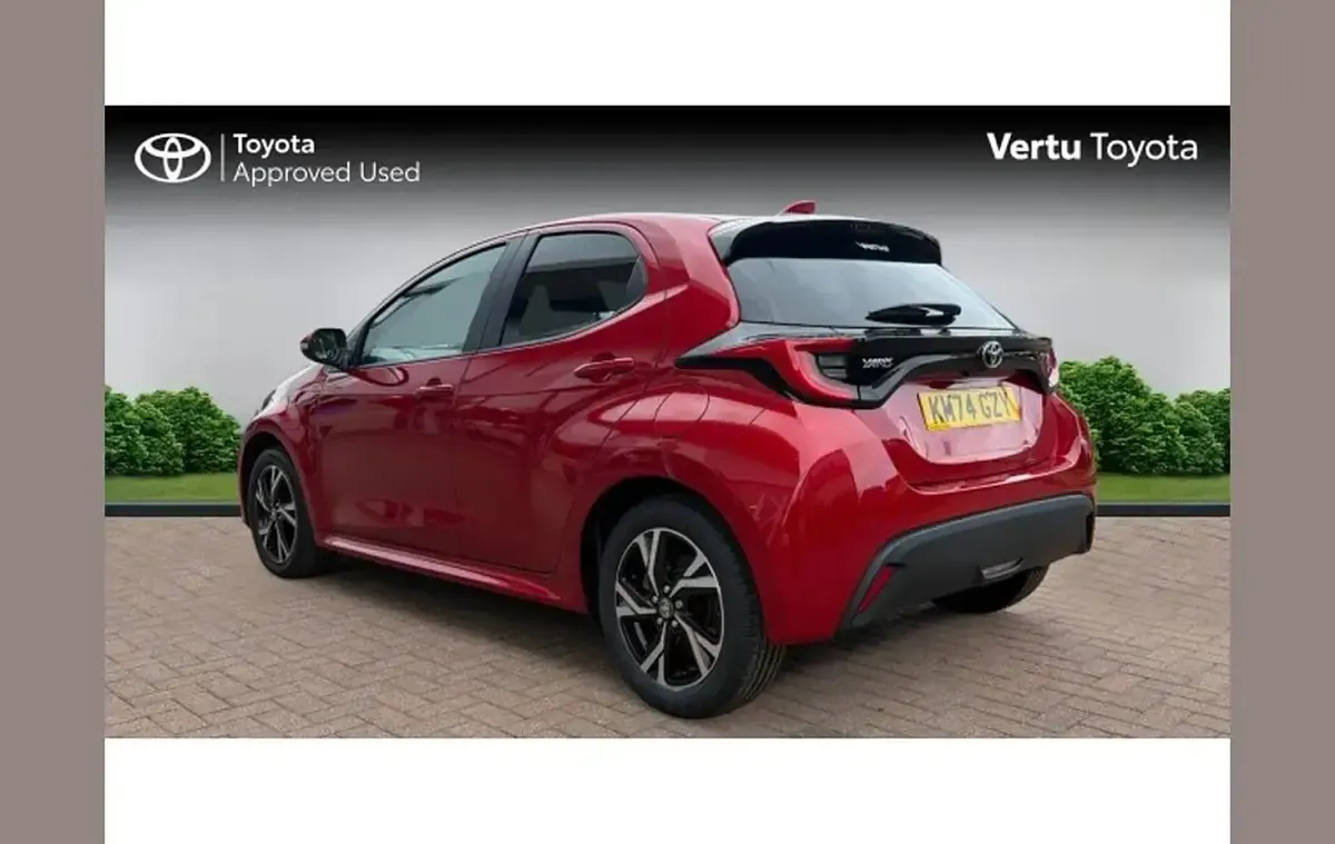 Used Toyota Yaris Design 113 HP (83 kW) 2024 Red Hatchback