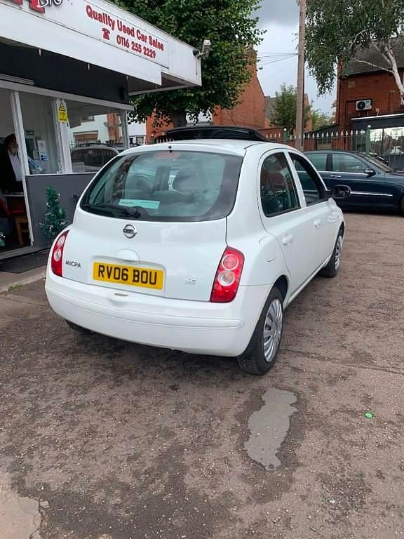 Usado Nissan Micra SE 88 HP (64 kW) 2006 Branco Citadino