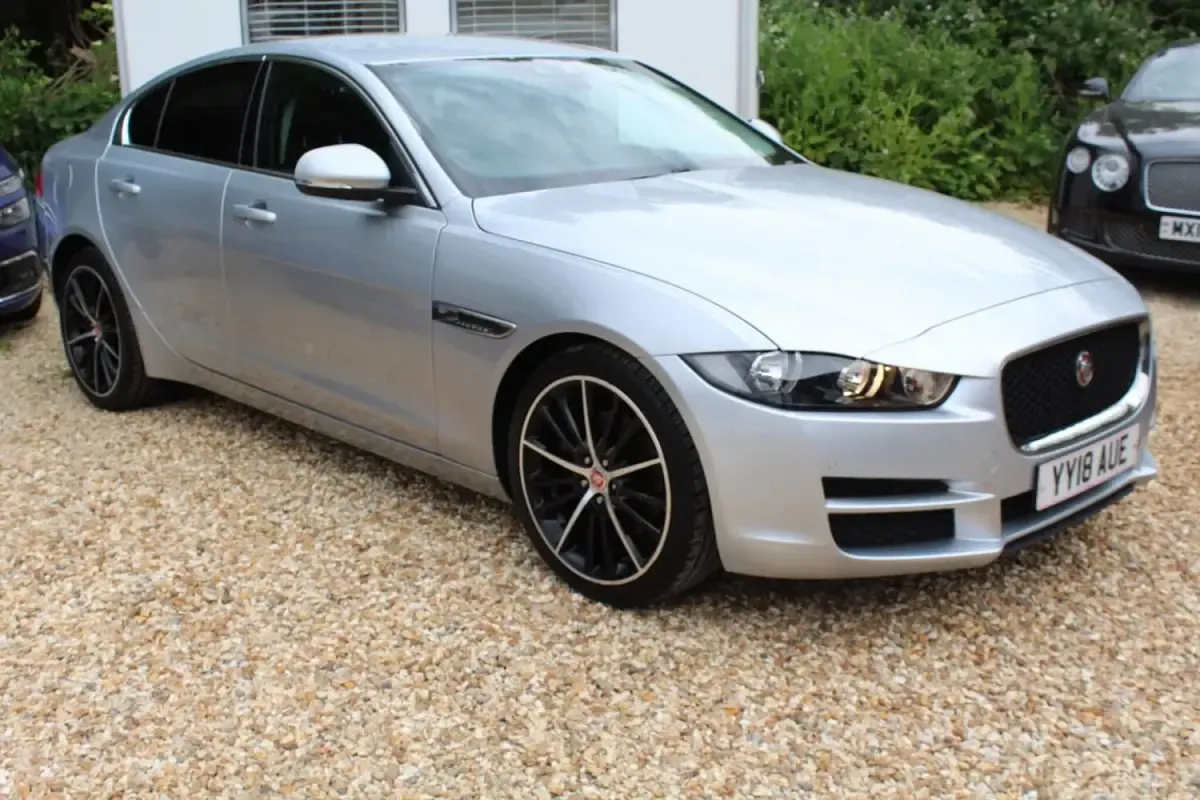 Used Jaguar XE Prestige 180 HP (132 kW) 2018 Silver Sedan