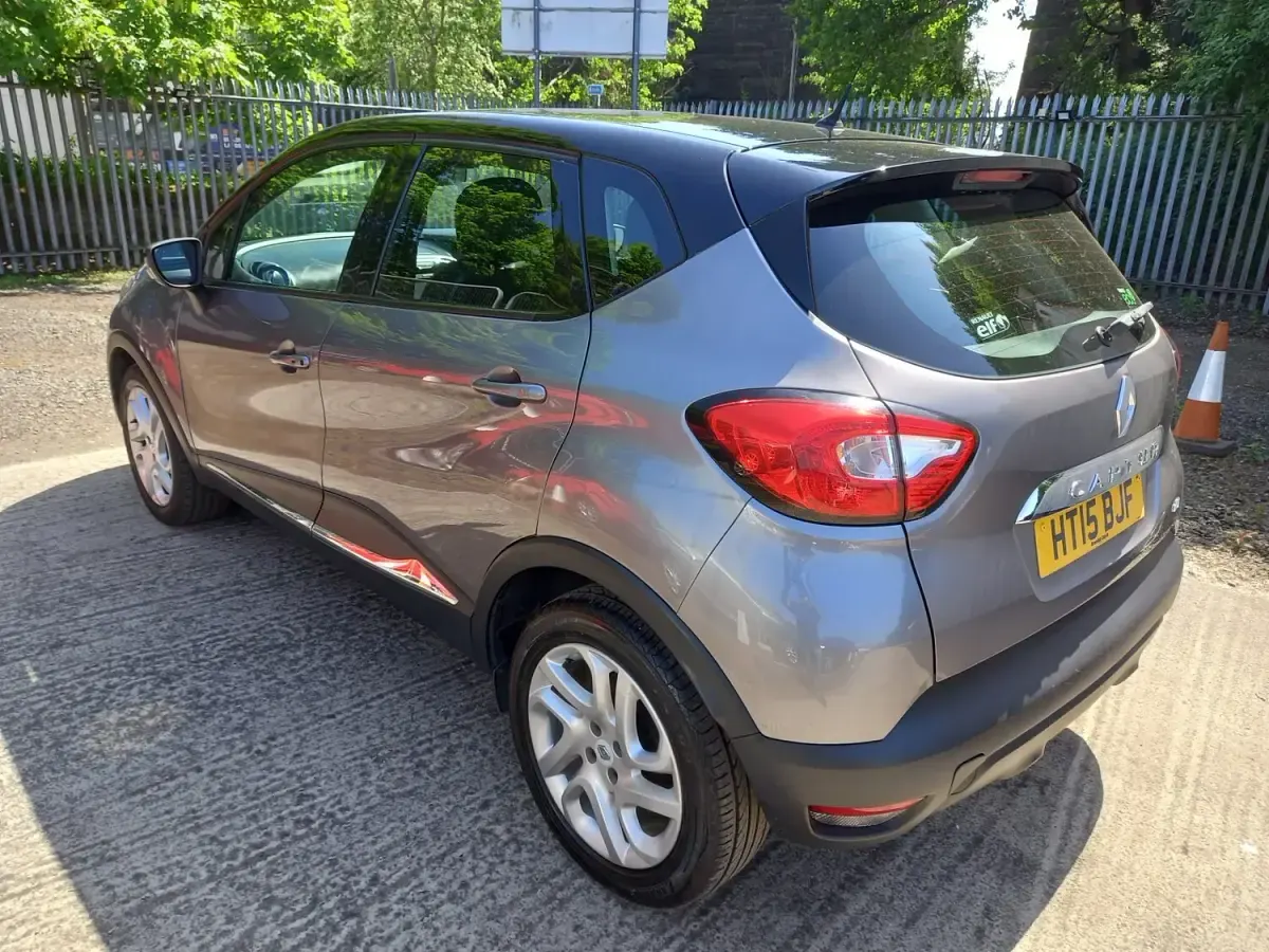 Used Renault Captur Dynamique 90 HP (66 kW) 2015 Grey SUV