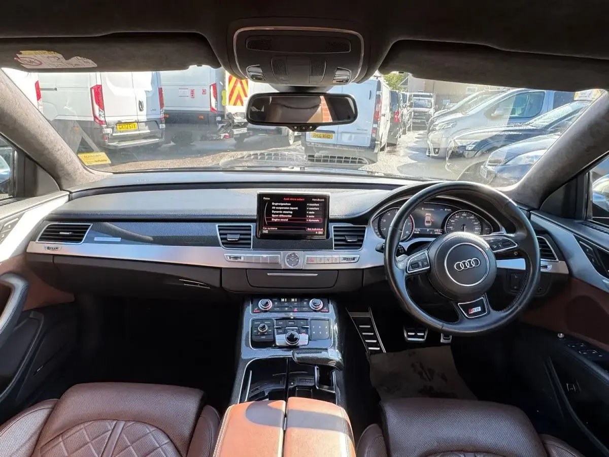Usado Audi S8 Comfort 520 CV (382 kW) 2016 Negro Berlina