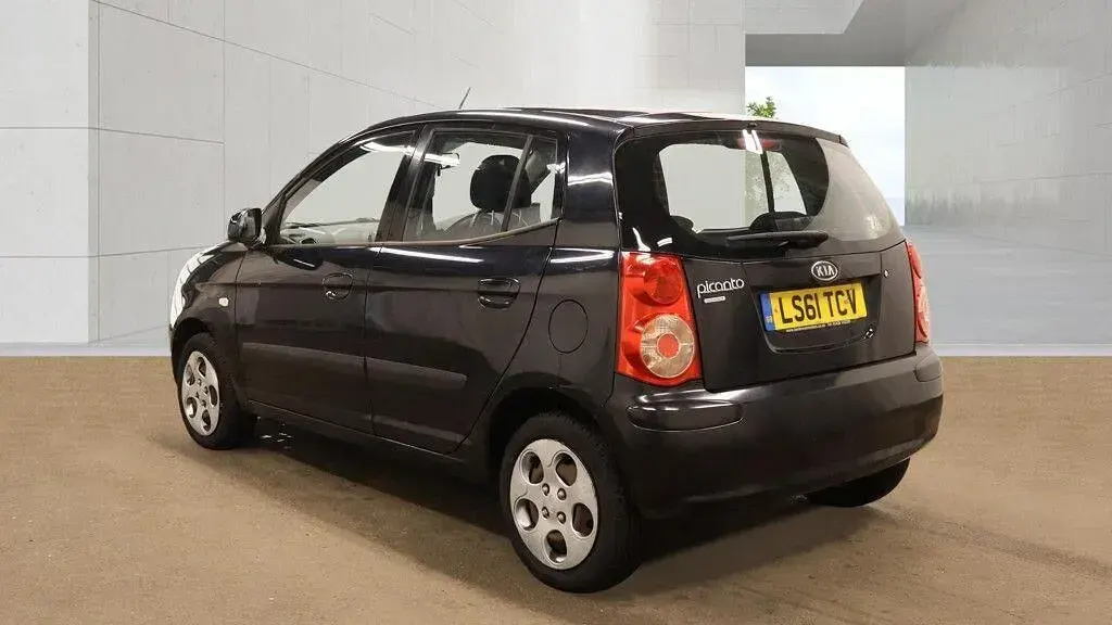 Used Kia Picanto 64 HP (47 kW) 2011 Black Hatchback