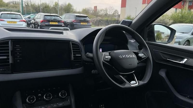 Used Skoda Karoq SportLine 150 HP (110 kW) 2025 Brilliant silver metallic SUV