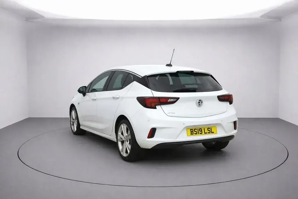 Second-hand Vauxhall Astra SRi 150 CP (110 kW) 2019 Alb Hatchback