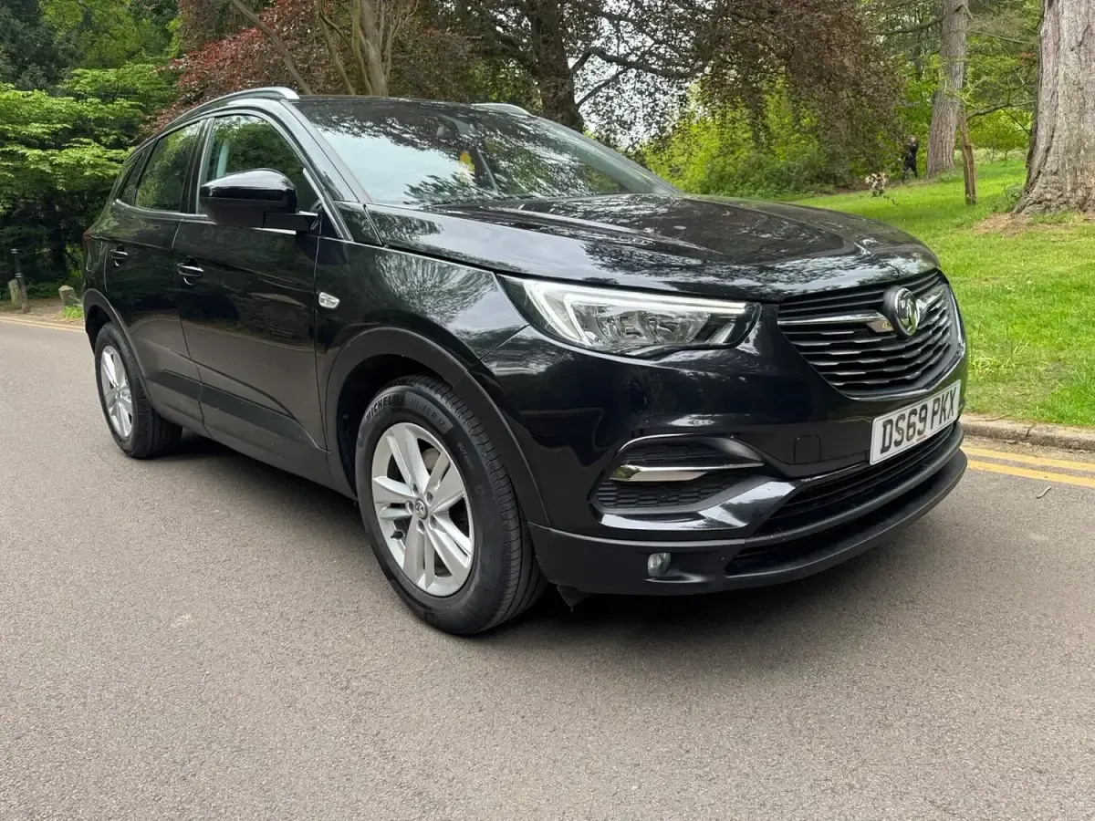 Used Vauxhall Grandland X S 130 HP (95 kW) 2019 Black SUV
