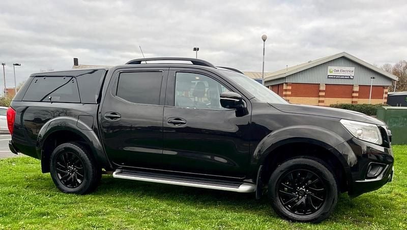 Black Used 2017 Nissan Navara Tekna Pickup | £9,950 (Fair price) - Image 1/4