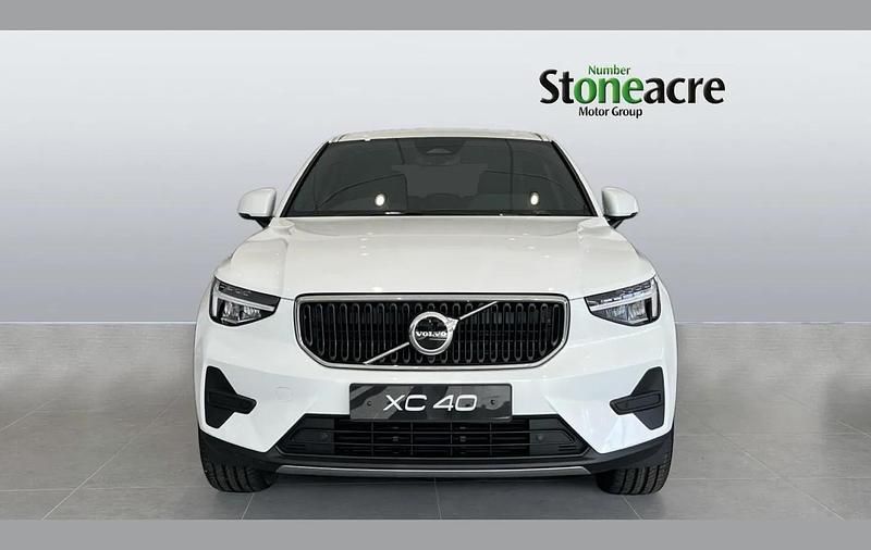 Used Volvo XC40 Core 161 HP (118 kW) 2025 White SUV