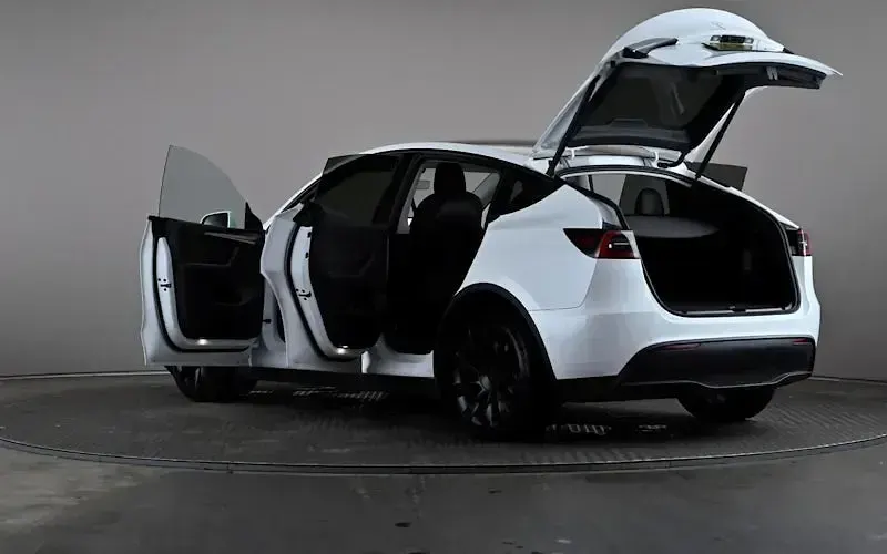 Used Tesla Model Y Long Range AWD 378 kW (514 HP) 2022 White SUV