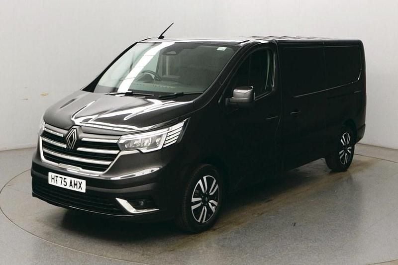 Begagnad Renault Trafic 170 HK (125 kW) 2026 Svart
