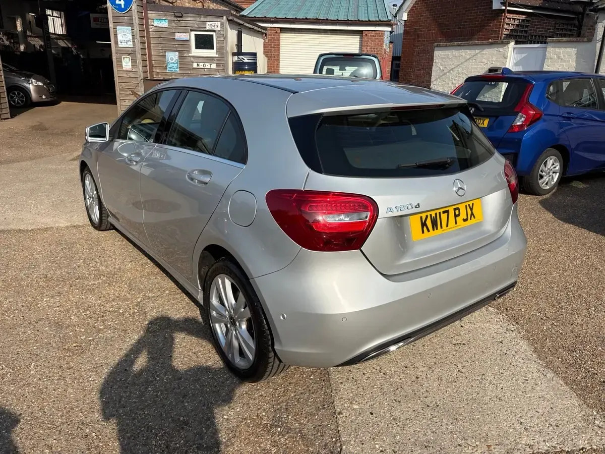 Used Mercedes A180 Executive 109 HP (80 kW) 2017 Silver Hatchback