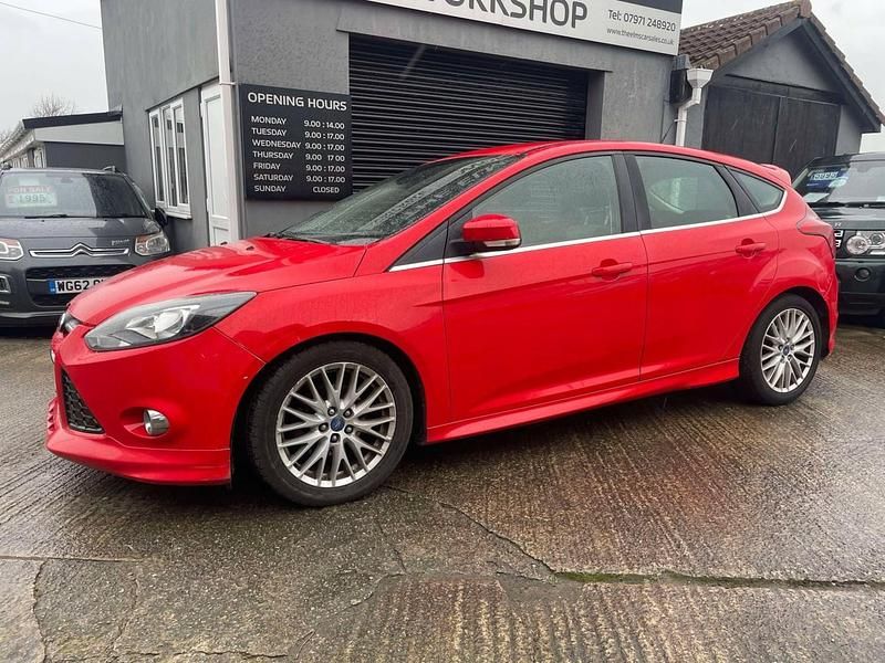 Red Used 2013 Ford Focus Zetec Hatchback | £3,695 (Expensive) - Image 1/4