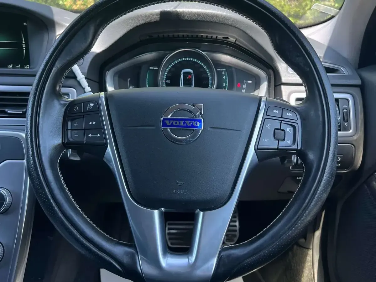 Used Volvo V70 Dynamic 2015 Black Estate