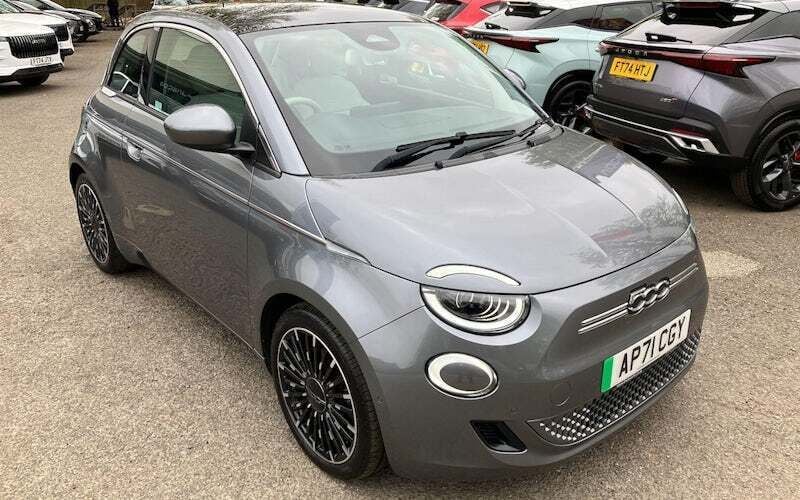 Used 2025 Fiat 500e La Prima Hatchback | £12,499 (Super price) - Image 1/4
