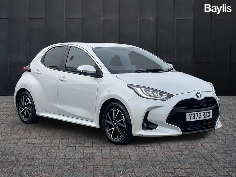 Used Toyota Yaris Hybrid Design 2023 White Hatchback