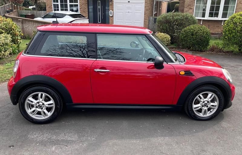 Used Mini ONE Hatch 98 HP (72 kW) 2011 Red Hatchback