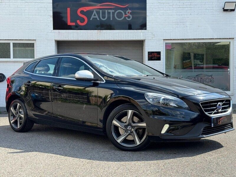 Black Used 2015 Volvo V40 R-Design Estate | £9,495 (Fair price) - Image 1/4